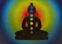Die 7 Chakras.Chakra ist ein Sanskrit-Wort, das auf Englisch „Rad“ oder „Kreis“ bedeutet und seinen Ursprung im alten indischen Yoga-System hat. Daher sind Chakren im Yoga die Energiezentren unseres Körpers.