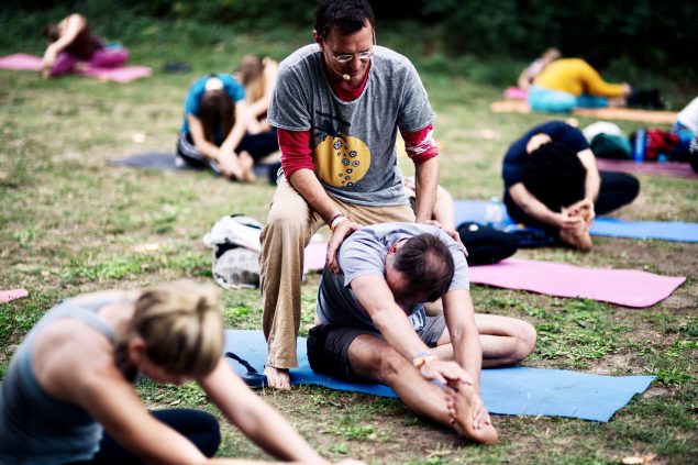 yogalehrer-ausbildung-stefan-datt-2 Stefan Datt beim Unterrricht