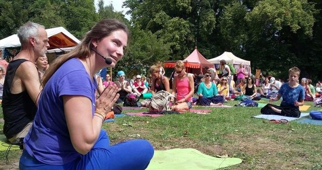 Miriam beim Yoga-Festival